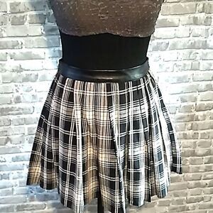 pleated plaid mini skirt 